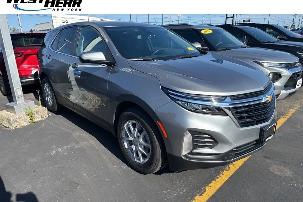 2024 Chevrolet Equinox LT photo 1