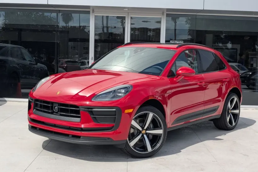 2026 Porsche Macan T photo 1