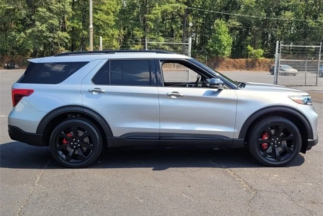 2020 Ford Explorer ST photo 1