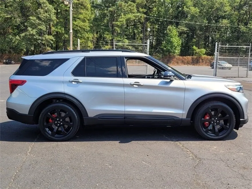 2020 Ford Explorer ST photo 1