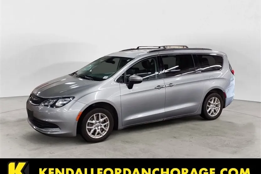 2020 Chrysler Voyager LXi photo 1