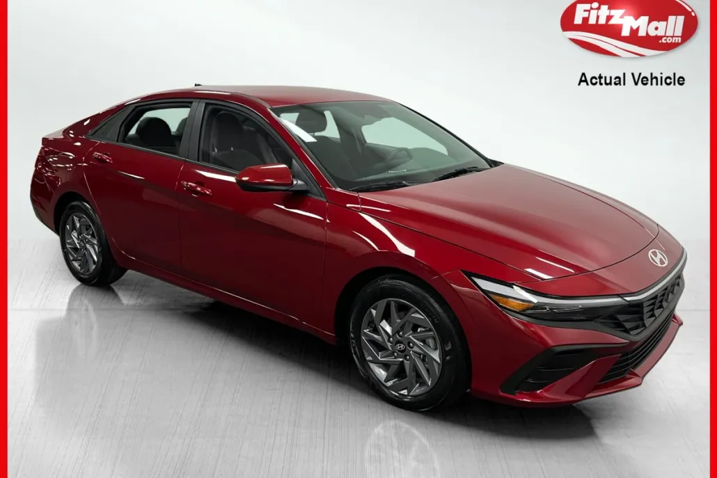2024 Hyundai Elantra SEL photo 1