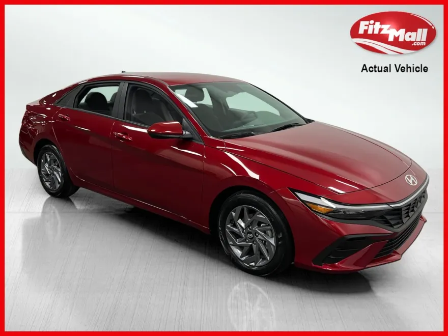2024 Hyundai Elantra SEL photo 1
