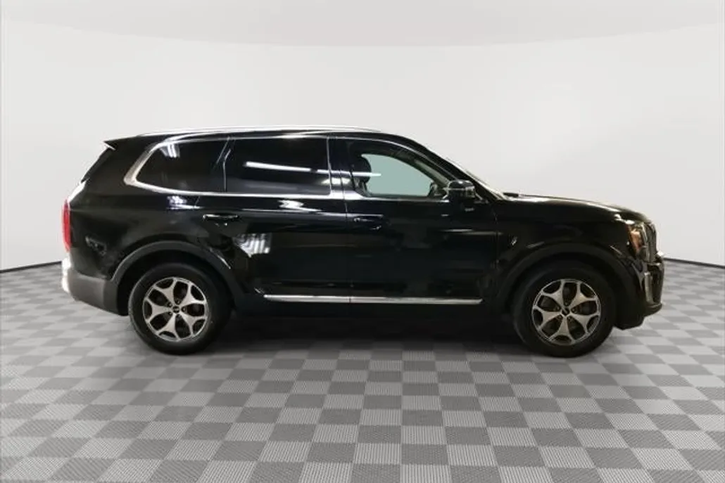2022 Kia Telluride EX photo 1