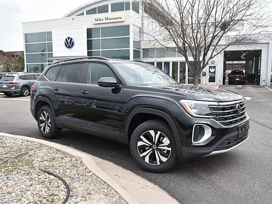 2025 Volkswagen Atlas SE photo 1