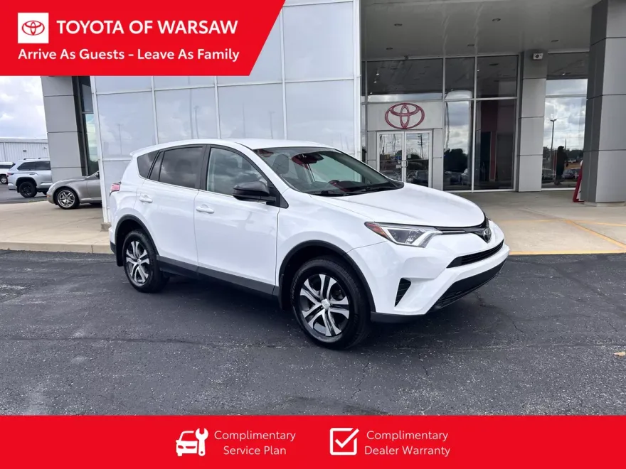 2017 Toyota RAV4 LE photo 1