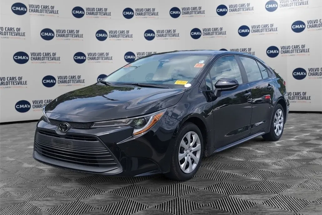 2023 Toyota Corolla LE photo 1
