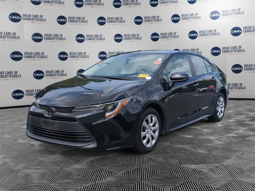 2023 Toyota Corolla LE photo 1