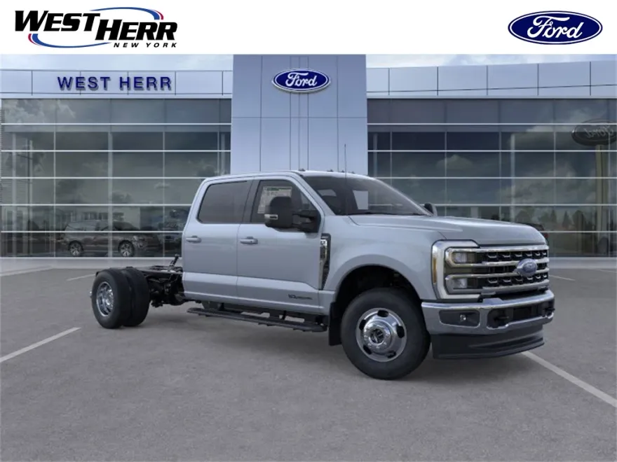 2025 Ford F-350 Lariat photo 1