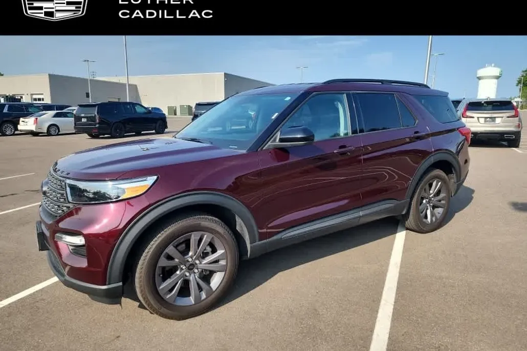 2022 Ford Explorer XLT photo 1