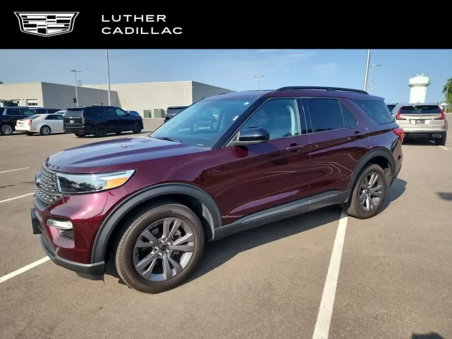 2022 Ford Explorer XLT photo 1