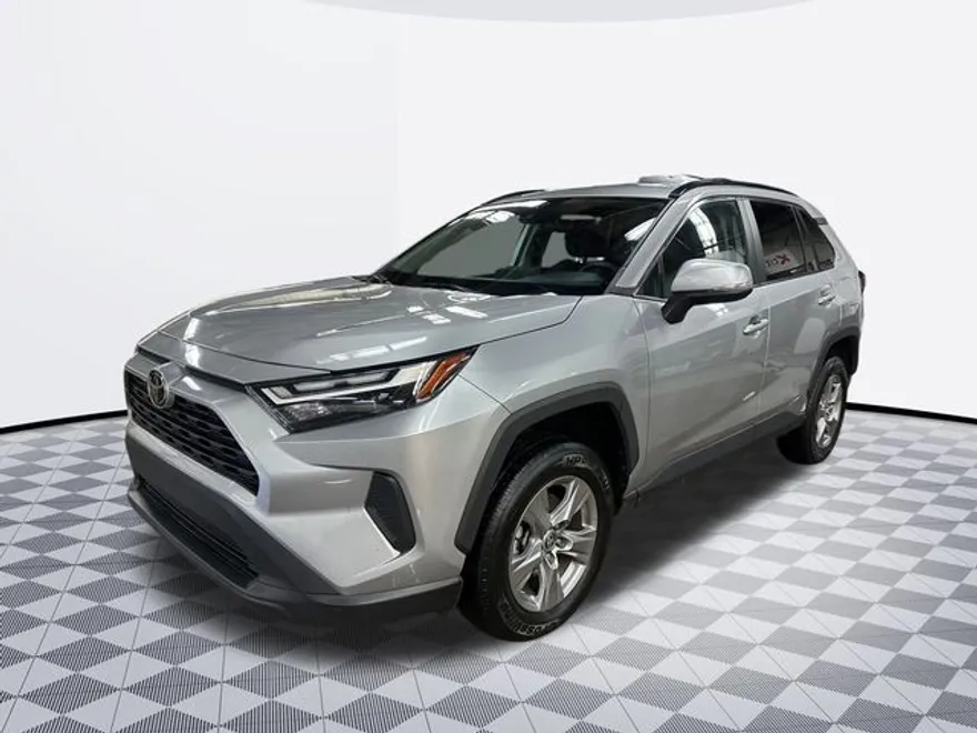 2023 Toyota RAV4 XLE photo 1
