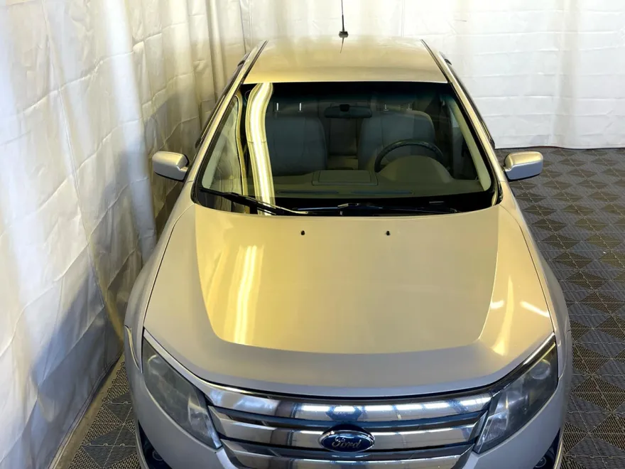 2010 Ford Fusion SE photo 2
