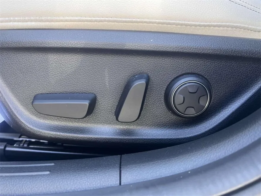 2024 Genesis G70 2.5T photo 15