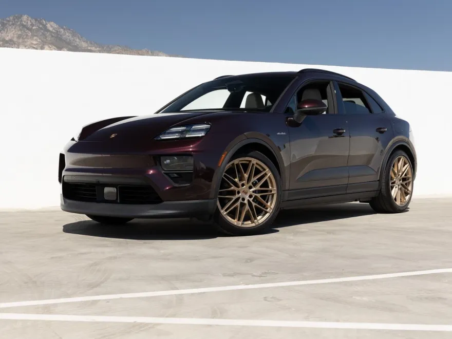2024 Porsche Macan 4 Electric photo 1