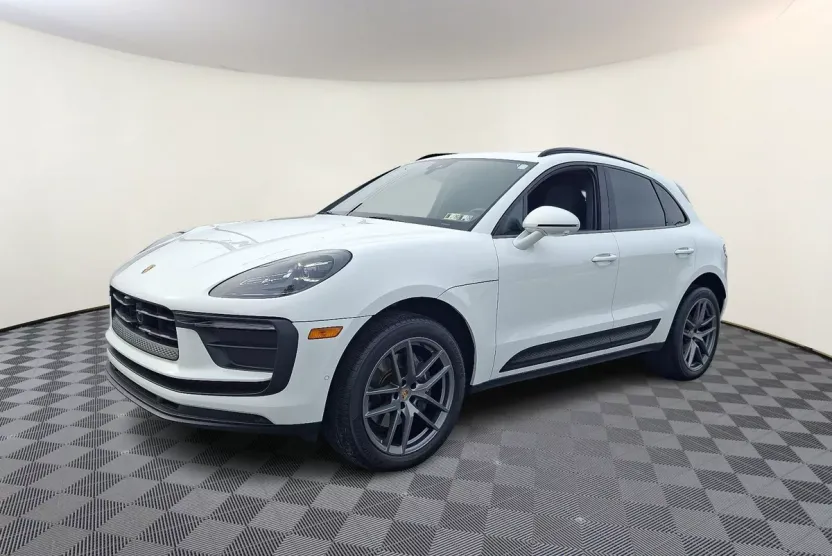 2023 Porsche Macan Base photo 1