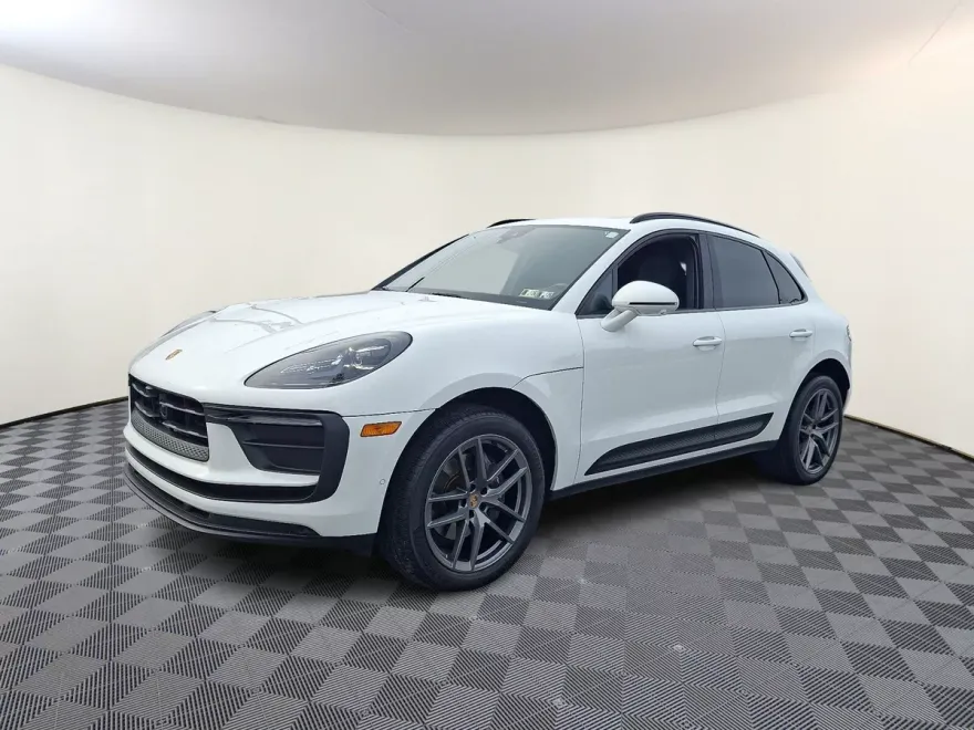2023 Porsche Macan Base photo 1