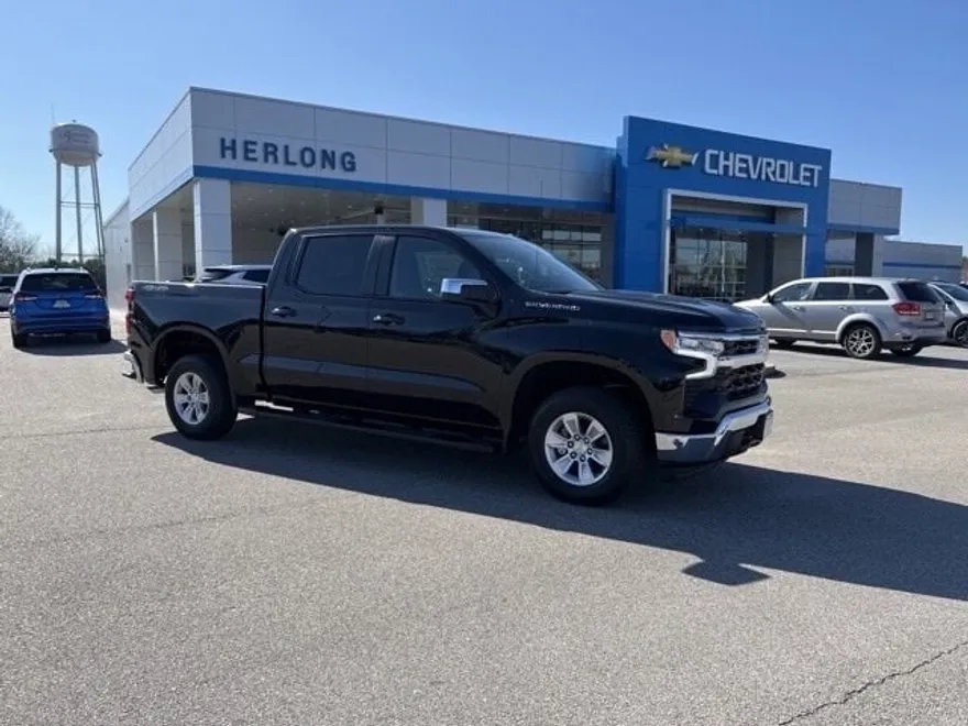2024 Chevrolet Silverado 1500 LT photo 1