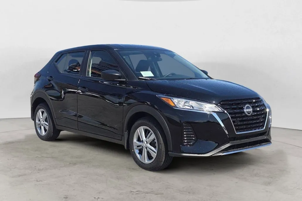 2025 Nissan Kicks Play S photo 1
