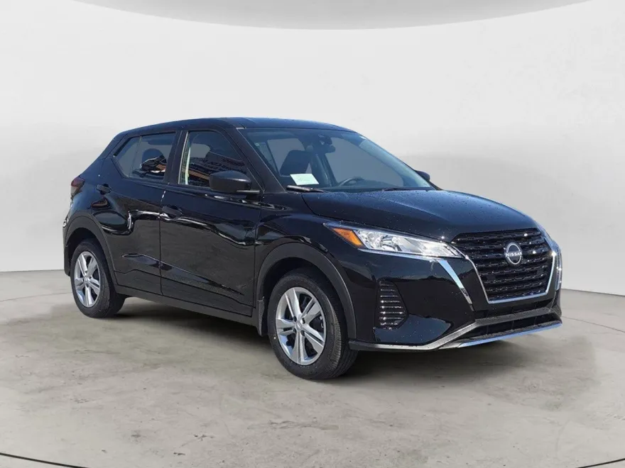 2025 Nissan Kicks Play S photo 1
