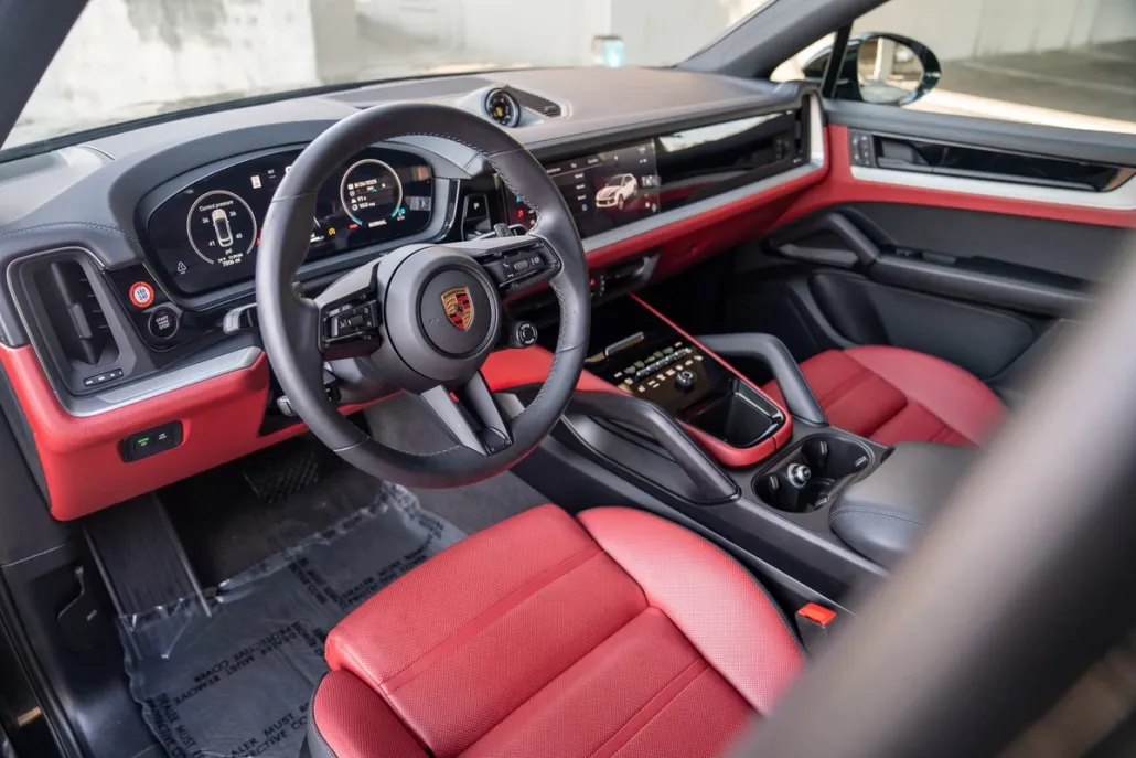 2025 Porsche Cayenne Coupe photo 1
