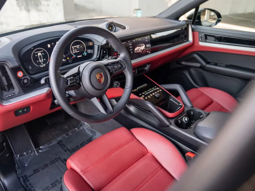 2025 Porsche Cayenne Coupe photo 1