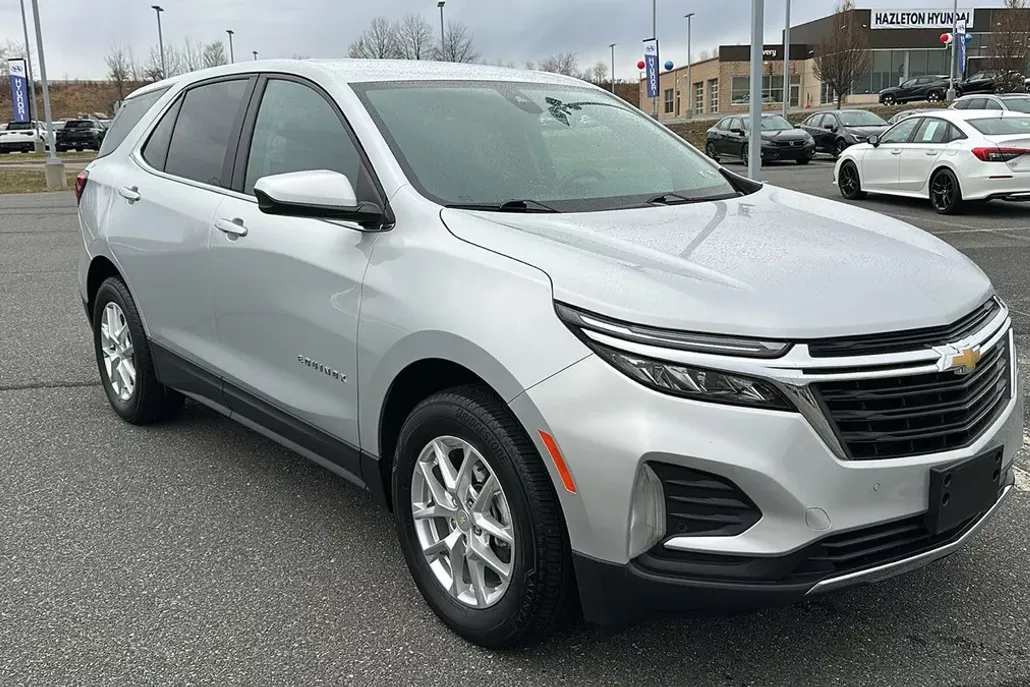 2022 Chevrolet Equinox LT photo 1