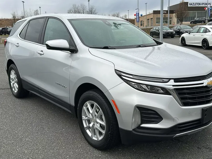2022 Chevrolet Equinox LT photo 1