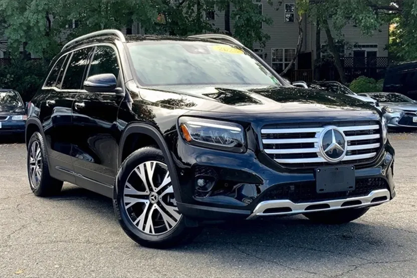 2025 Mercedes Benz GLB 250 4MATIC photo 1