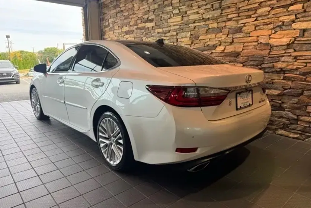 2016 Lexus ES 350 photo 1