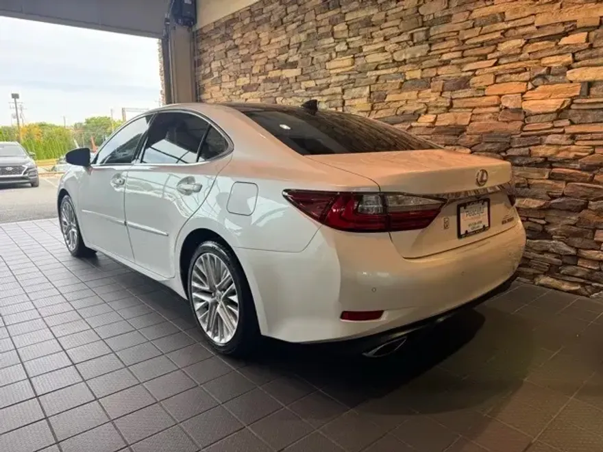 2016 Lexus ES 350 photo 1