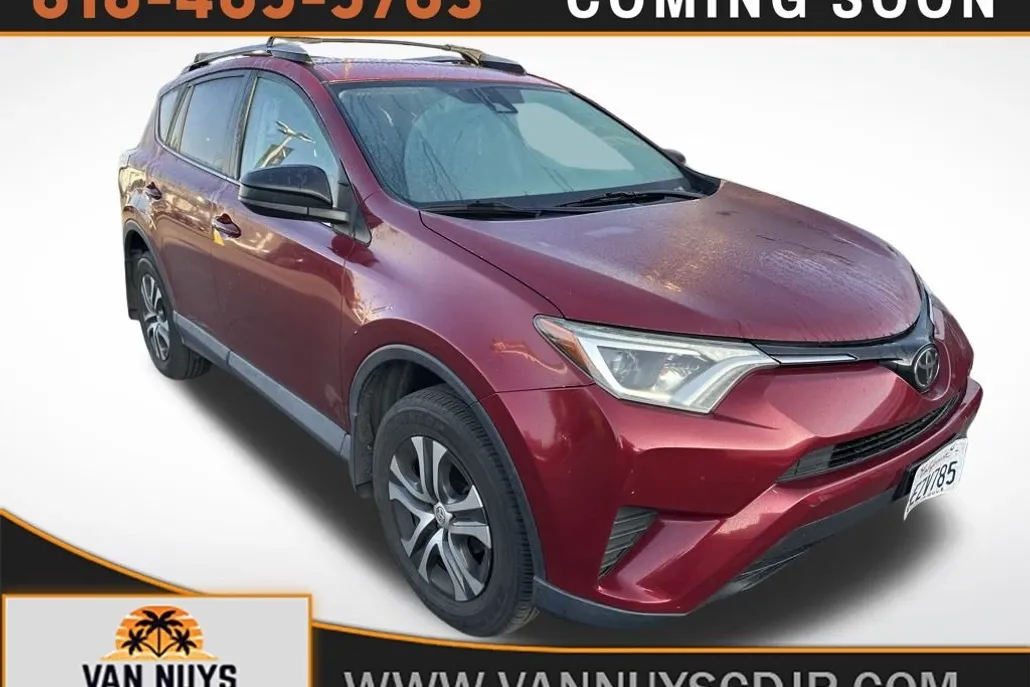 2018 Toyota RAV4 LE photo 1