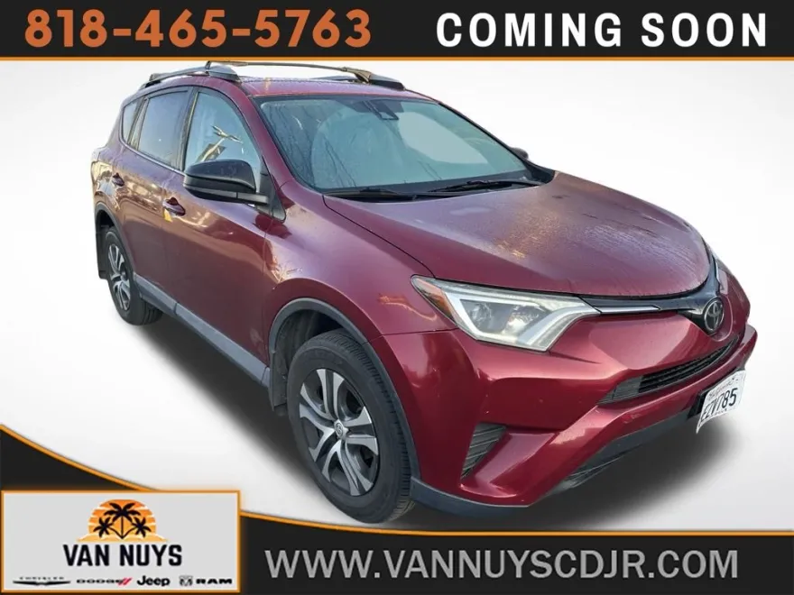 2018 Toyota RAV4 LE photo 1