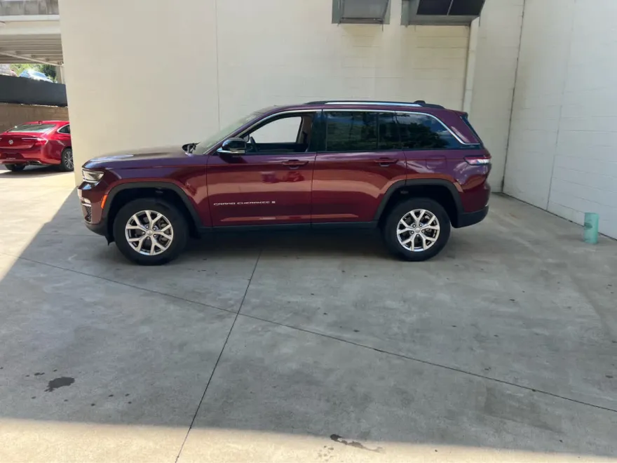 2022 Jeep Grand Cherokee Limited photo 1