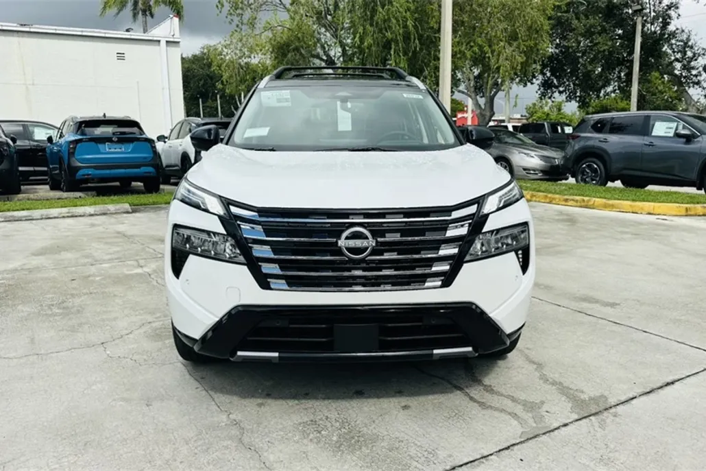 2026 Nissan Rogue Platinum photo 1
