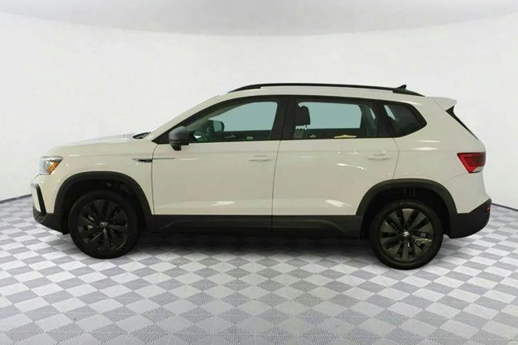 2022 Volkswagen Taos S photo 1