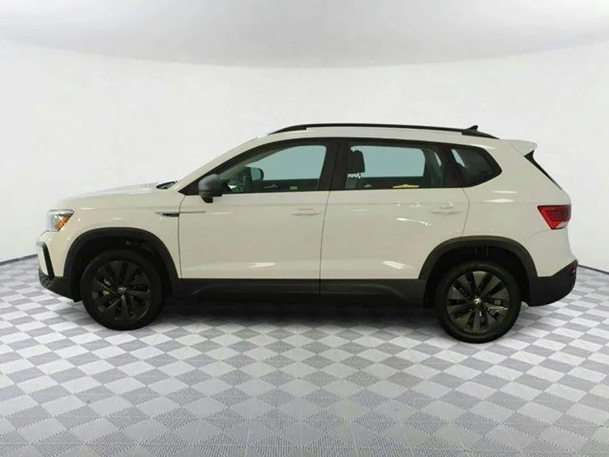 2022 Volkswagen Taos S photo 1