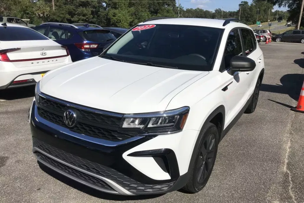 2022 Volkswagen Taos S photo 1