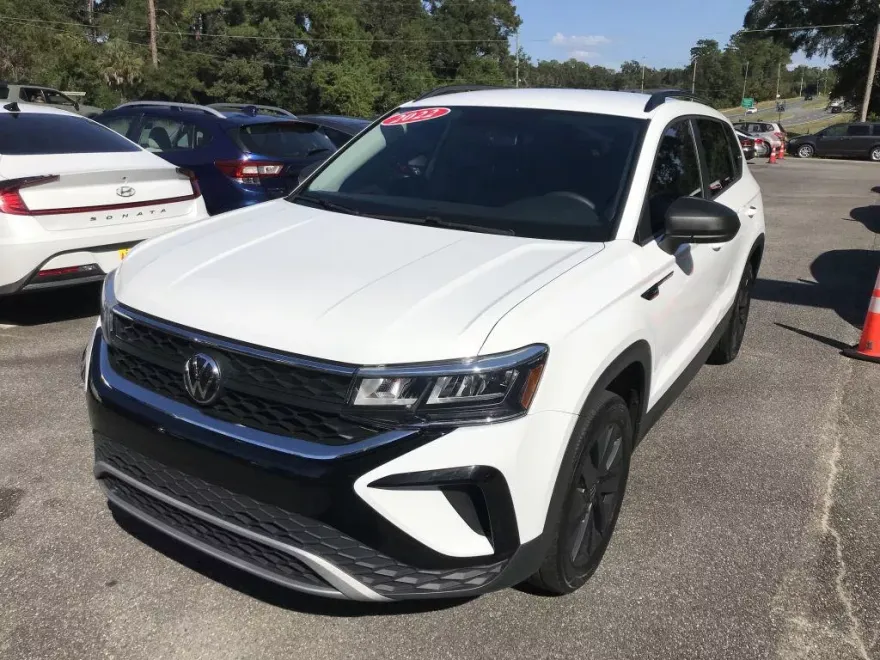 2022 Volkswagen Taos S photo 1
