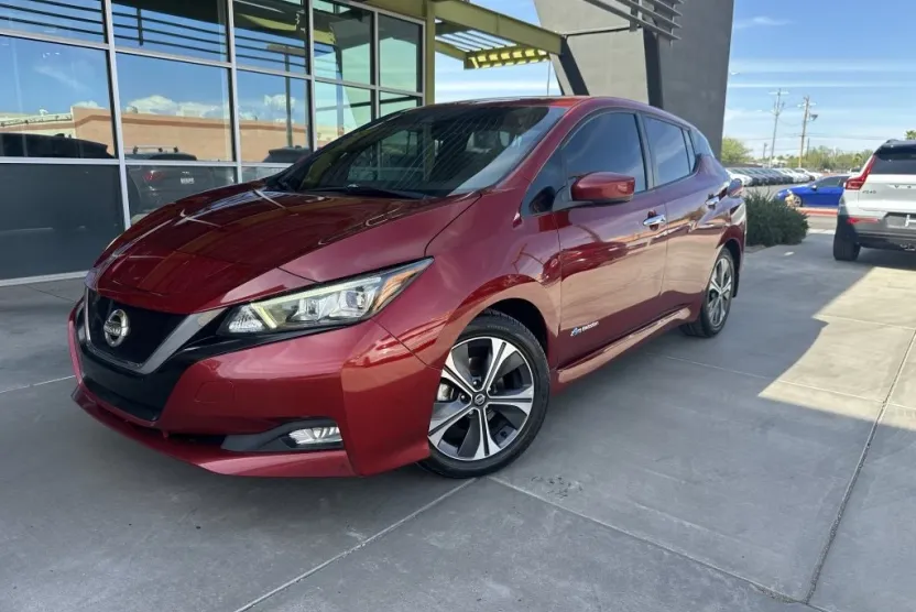 2019 Nissan Leaf SV photo 1
