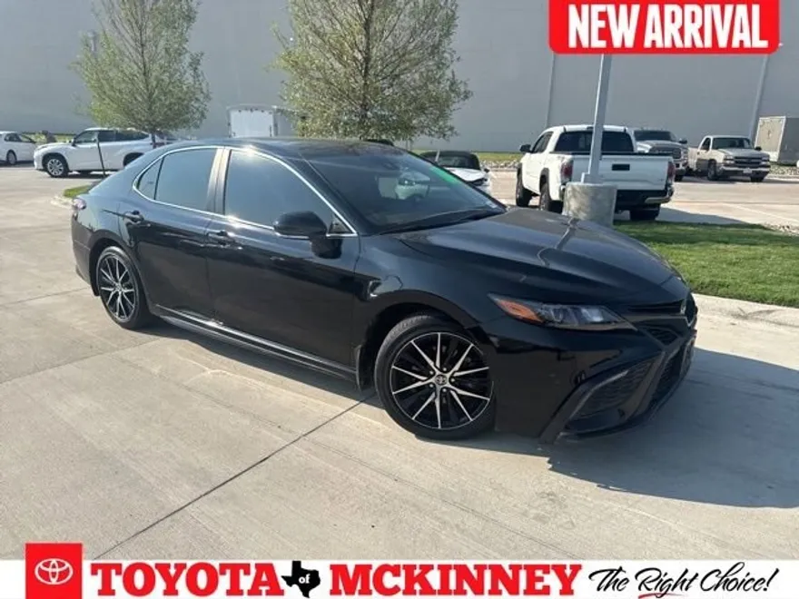 2024 Toyota Camry SE photo 1