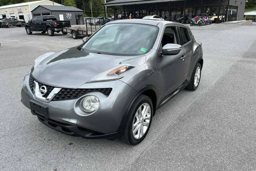 2016 Nissan Juke SV photo 1