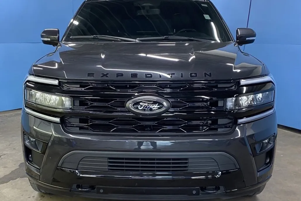 2022 Ford Expedition Limited photo 1