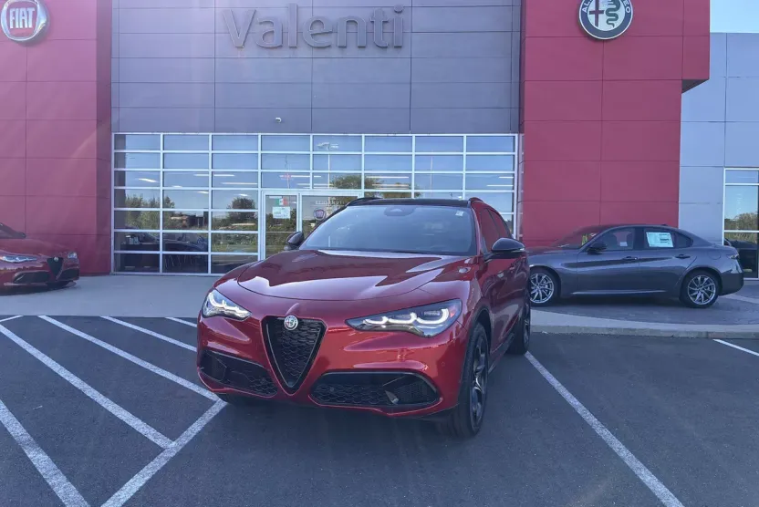 2025 Alfa Romeo Stelvio Sprint Base photo 1