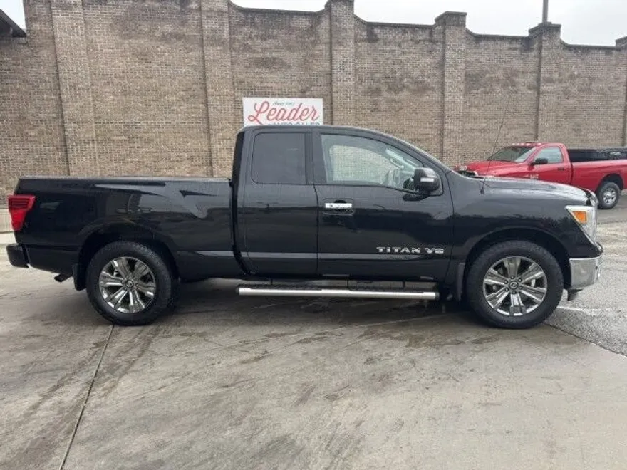 2019 Nissan Titan SV photo 1