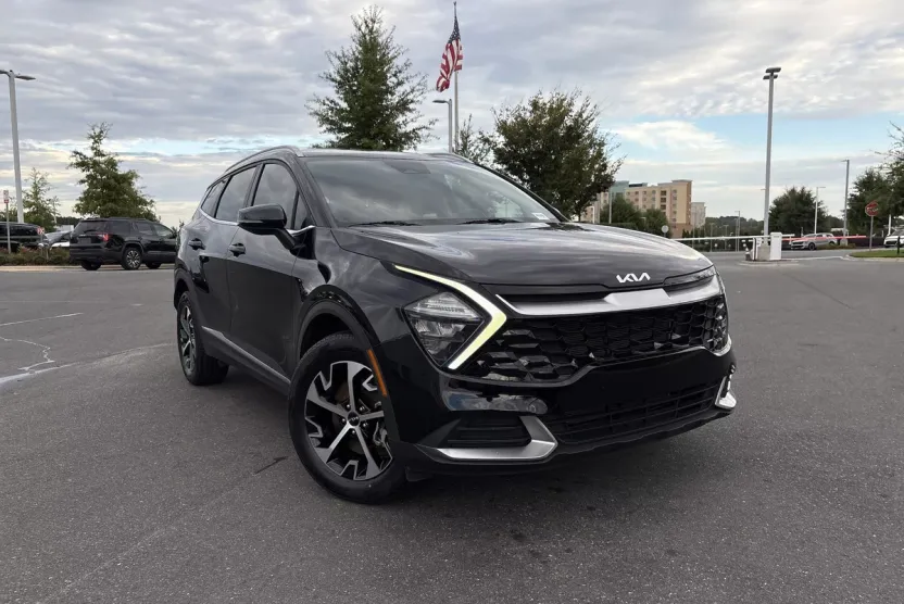 2023 Kia Sportage EX photo 1