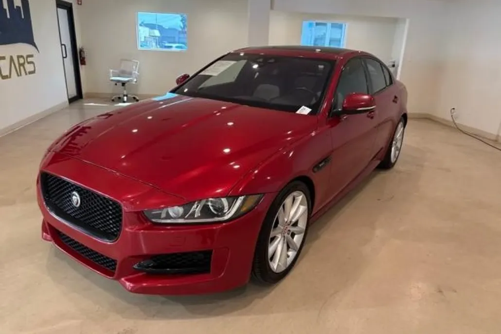 2017 Jaguar XE R-Sport photo 1