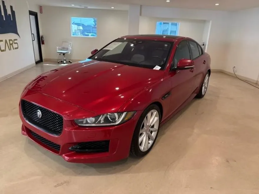 2017 Jaguar XE R-Sport photo 1
