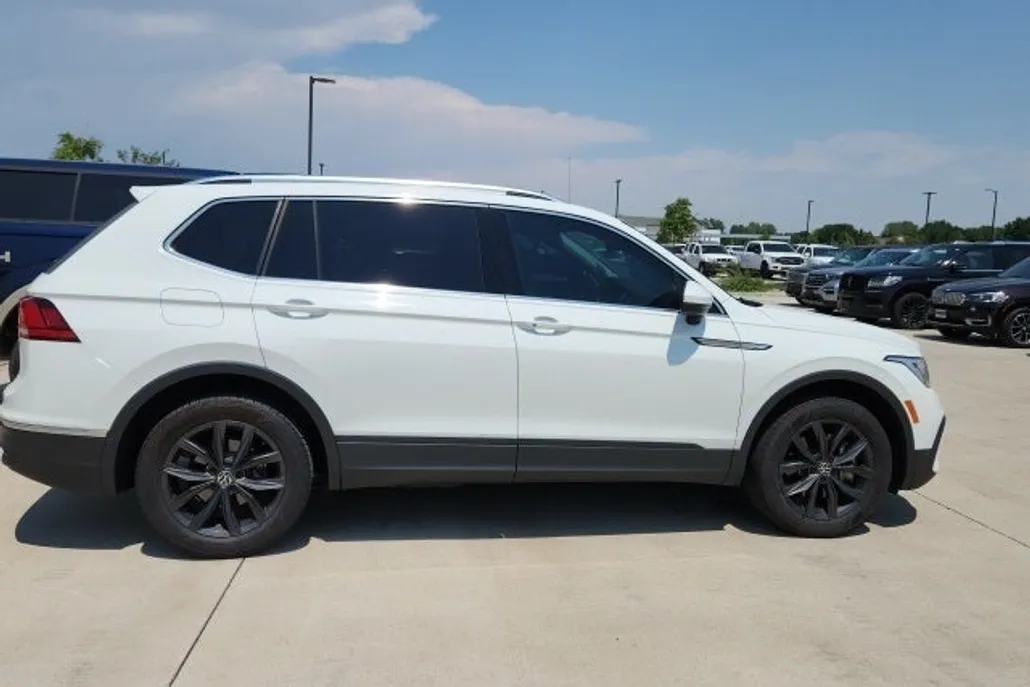 2022 Volkswagen Tiguan SE photo 1