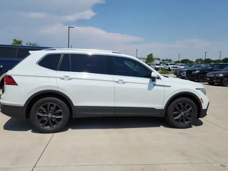 2022 Volkswagen Tiguan SE photo 1